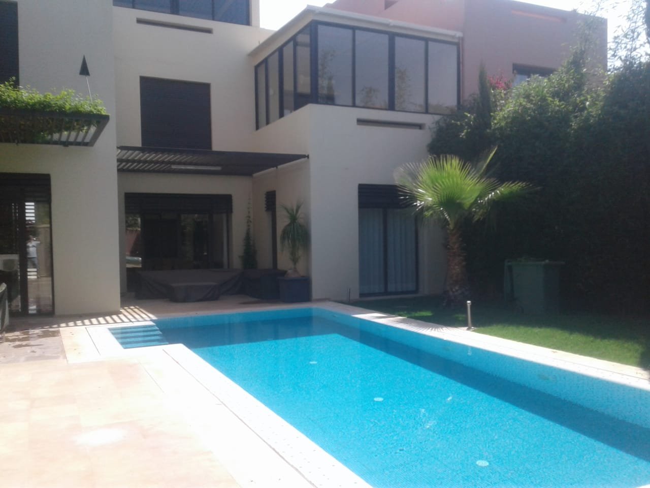 Moderne villa meublée